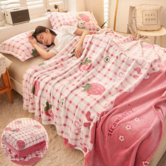 Hooux Girls Cartoon Strawberry Flannel Blanket, Warm Bedspread Sheet, Fuzzy Soft Fleece Plush Blankets for Bed Sofa Nap Shawl Blankets